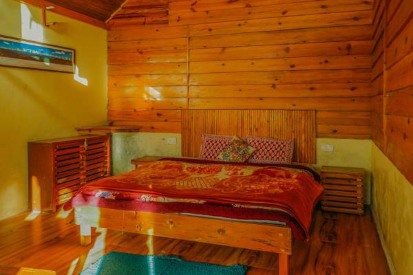 Stone Age Huts and Hostel, Забронировать  Найнитал штат Уттаракханд