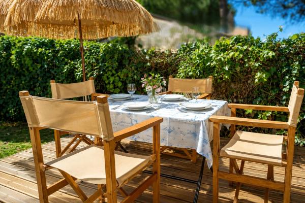 Villa- Grands T2 indépendants - climatisation, proche mer, parking gratuit, wifi, Забронировать  Отели Ле-Гро-д'Агд с парковкой, Парковка