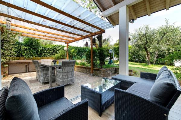 Caprapanca Holiday Villa Gardalake, Забронировать  Паденге-суль-Гарда Valtenesi del Garda
