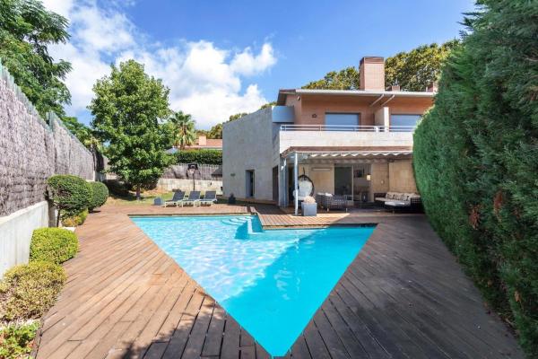 TARRACO - Private Pool Villa in Arenys de Munt, Забронировать  Отели Ареньш-да-Мун с бассейном, Бассейн