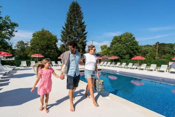 ZEcamping 4 pet friendly avec piscine chauffée et pataugeoire, Забронировать  Nesles-la-Vallée Иль-де-Франс