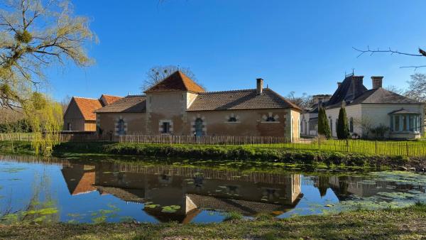 Cloffy et son Domaine, Забронировать   