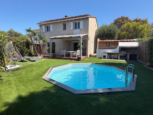 Villa avec piscine Quartier calme Idéale pour les familles, Забронировать  Отели Кабестань с парковкой, Парковка