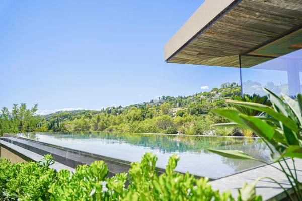 Contemporary Villa In Mougins With Panoramic View, Забронировать  Мужен Софиа-Антиполис