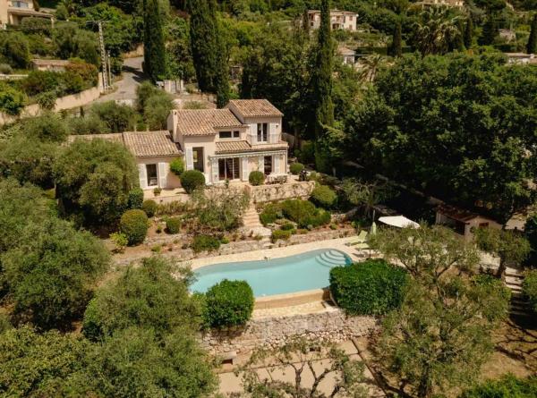 Villa With Pool And Views Of Cannes, Забронировать  Отели Сперасед с бассейном, Бассейн