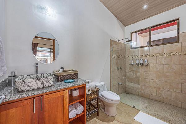 Villa Macaw, Uvita, 1BR 1BA, poolside, near beach, Забронировать  Увита Пунтаренас