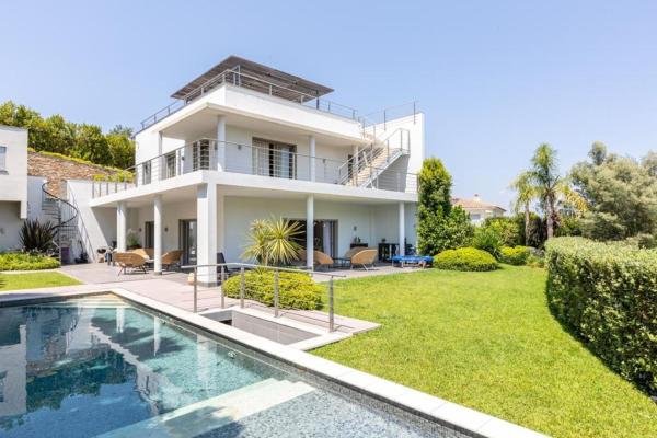 FRGK Luxury Two-Storey Villa with Pool & Rooftop Peaceful Setting Lord Brougham, Забронировать  Канны Приморские Альпы
