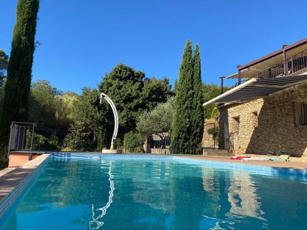 Holiday Home In der Provence- Außergewöhnliche Villa- Okzitanien- Gard by Interhome, Забронировать  Отели Баньоль-сюр-Сез с парковкой, Парковка