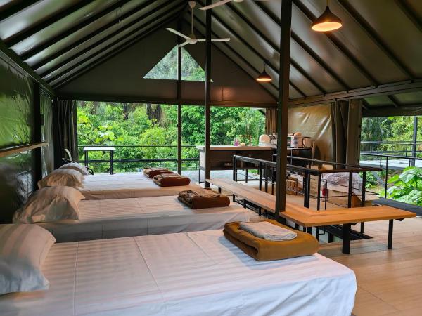 Kanopi Kalong Riverside Villa 1 Tent Ulu Yam Batang Kali, Забронировать  Отели Батанг Кали с парковкой, Парковка