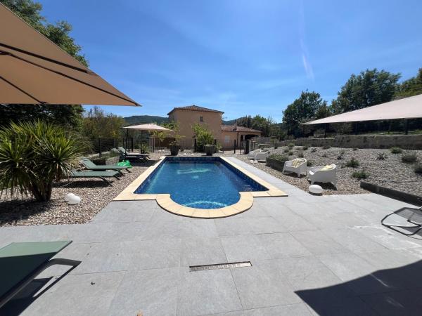 Les Oliviers - Villa climatisée & piscine chauffée, Забронировать  Отели Cévennes с парковкой, Парковка