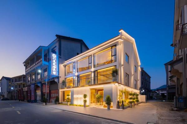 Huazhu Lotus Pure View Courtyard, a luxurious Zen-inspired guesthouse in Jiuhua Mountain, Забронировать  Цинъян 