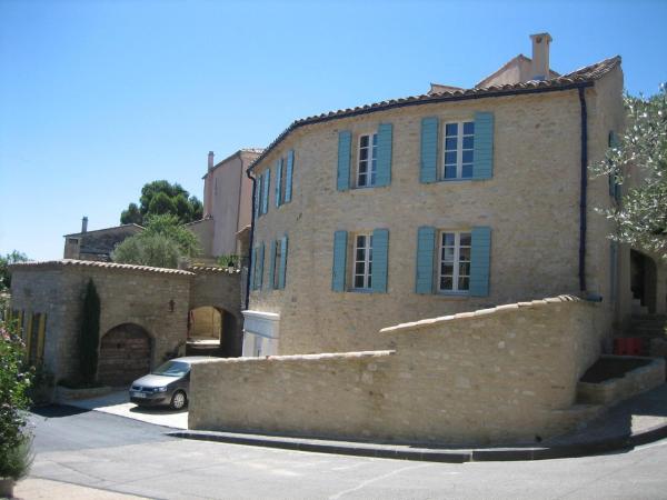 Ventoux gîtes - appartements typiques avec vue sur le Mont Ventoux, Забронировать  Отели Mont Ventoux с парковкой, Парковка