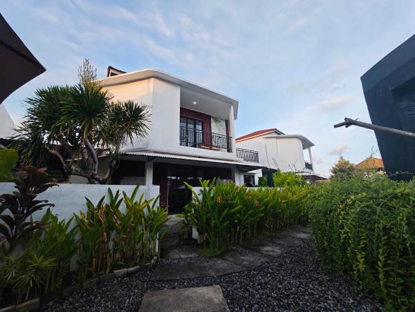 Villa Dongsoul 2-Story, Забронировать  Отели Легиан с бассейном, рядом с Пляж Легиан, Бассейн
