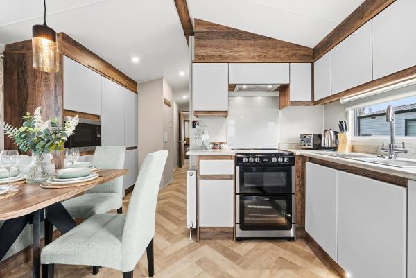 Harbour Retreat at Cormorant View - Luxury Lodge with Hot Tub - Hayling Island - Mill Rythe Holiday Village, Забронировать  Отели Норт-Хейлинг с бассейном, Бассейн