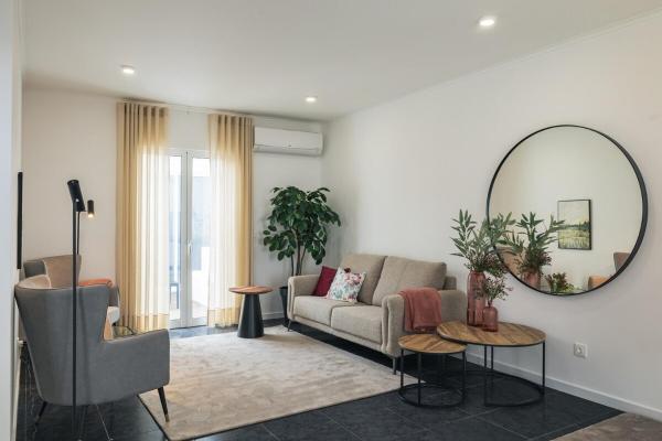 Modern 3BR Home, AC in All Rooms, Walk to 2 Beaches, Private Patio, Washer & Dryer, 预订  大里贝拉 São Miguel