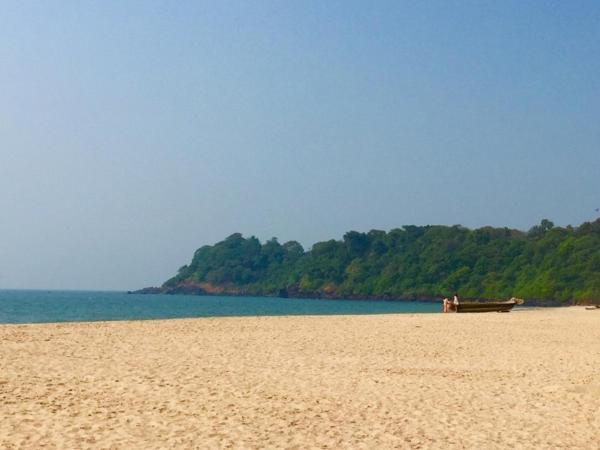Shrees Seaside Homestay - Sea Pearl, Забронировать  Отели Magdāl с парковкой, Парковка