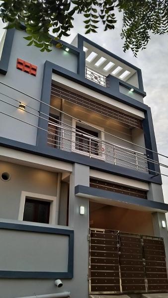 Urban White Villa Homestay, Забронировать  Отели штата Тамилнада с парковкой, Парковка