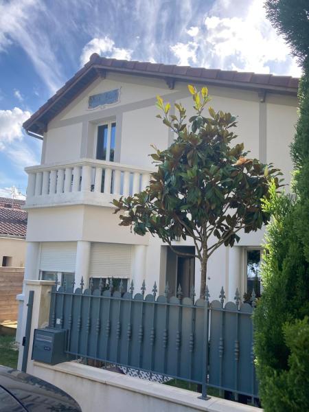 Villa Bella -Sarlat centre, Забронировать  Отели Dodogne Valley с парковкой, Парковка