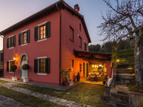 Villa near Lucca with Pool and Scenic Views, Забронировать  Лукка Тоскана