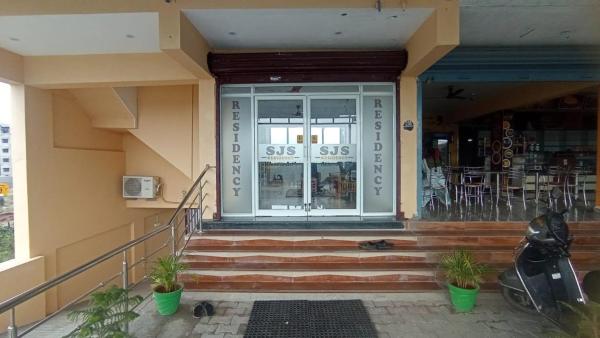 SJS RESIDENCY Thiruvannamalai, Забронировать  Отели Тируваннамалай с парковкой, Парковка