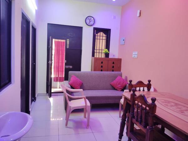 Reedham home stay La, Забронировать  Отели штата Тамилнада с парковкой, Парковка