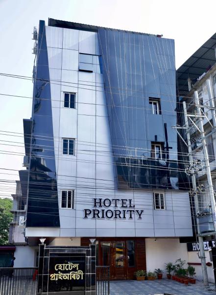 Hotel Priority A Unit of Priority Hospitality, Забронировать  Отели Гувахати с парковкой, рядом с Assam State Museum, Парковка