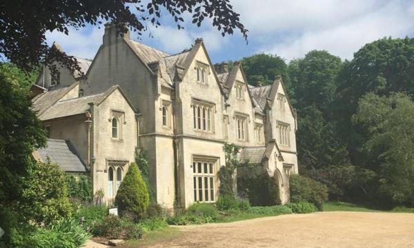 Hawkwood, Забронировать  Отели Страуд с парковкой, рядом с Painswick Golf Club, Парковка