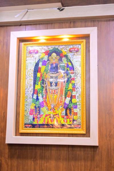 Shri Radha Krishna Bhawanam, Забронировать  Отели Айодхья с парковкой, Парковка