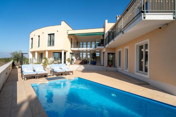 Villa Ljubica, Забронировать  Бизнес-отели Затона, 4* 5*