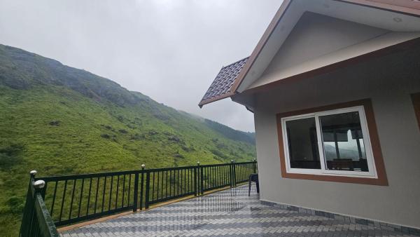 IF STAYS 1BHK Villa ,VAGAMON, Забронировать  Отели штата Кералы с парковкой, Парковка