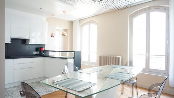 Paris 17 Apartment in Lively Village Style Poncelet District, Забронировать Апартаменты/квартира Париж Иль-де-Франс, рядом с Порт де Шамперре