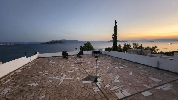 Aegina Bay View Villa, Забронировать  Отели Саронические островов с парковкой, Парковка