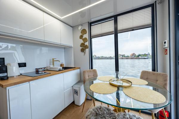 EnergyApart Aqua domki na wodzie Houseboat