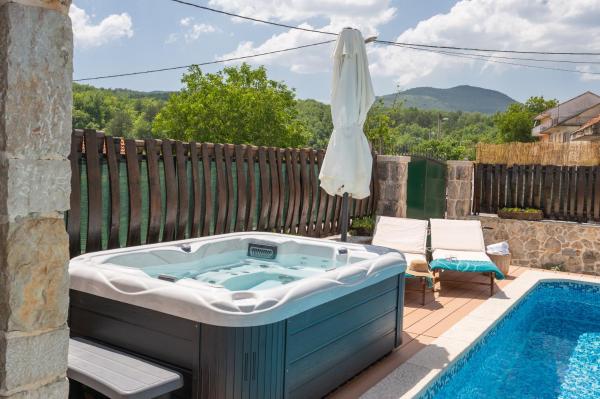 Villa Old House I Hot tub and pool, near Imotski