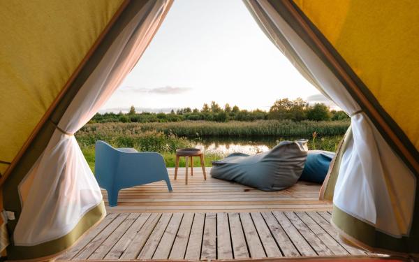 Glamping Pop-Up Hotel - Fishing Village riverside holiday center, 预订 露营地 派尔努 派尔努县
