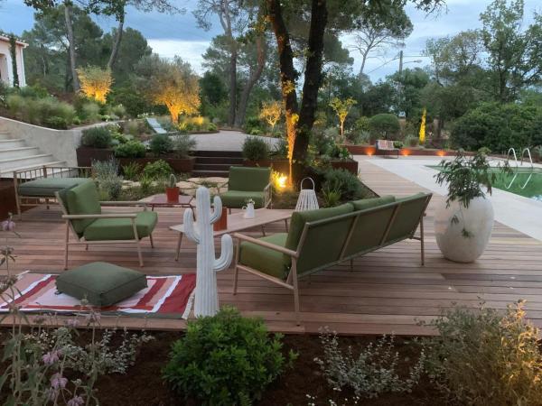 Villa Le Patio avec grande piscine, Забронировать  Ла-Мот Вар