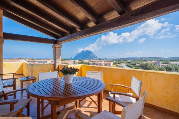 AMBRA Holiday Rooms - Porto San Paolo, Забронировать  Отели Изумрудного берега с парковкой, Парковка