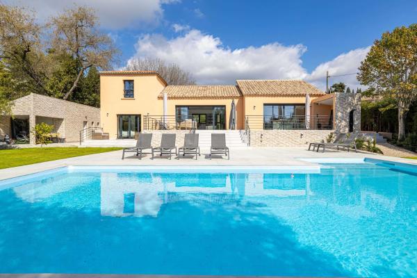 Modern Villa with Pool and Garden, Забронировать  Мужен Софиа-Антиполис
