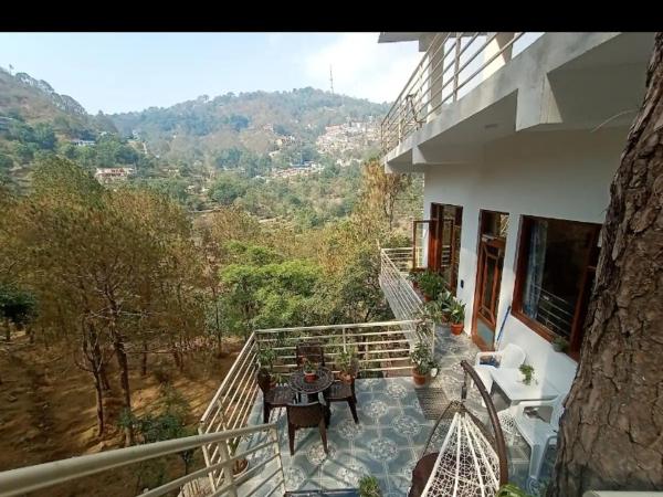 Fourseasonkasauli, Забронировать  Отели Солан с парковкой, Парковка