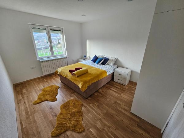 Guest house Adžić, Забронировать  Отели Мойковац с парковкой, Парковка