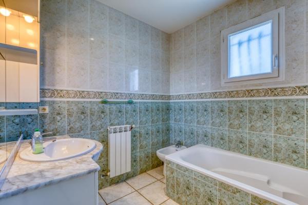 Villa 6-7p avec jardin et piscine