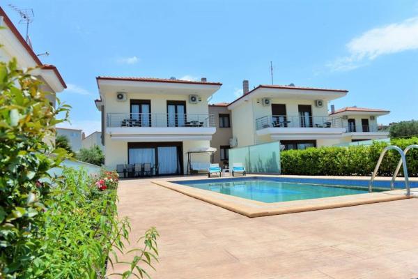Villas Hanioti, Забронировать  Отели Ханиоти с бассейном, Бассейн