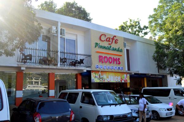 Cafe Pinnalanda Rooms, Забронировать  Отели Сабарагамува с парковкой, Парковка