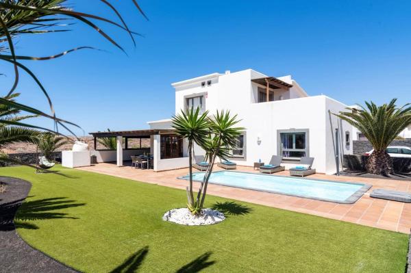 Villa Casa Suenos by Villa Plus, Забронировать  Отели Ланцароте с бассейном, Бассейн