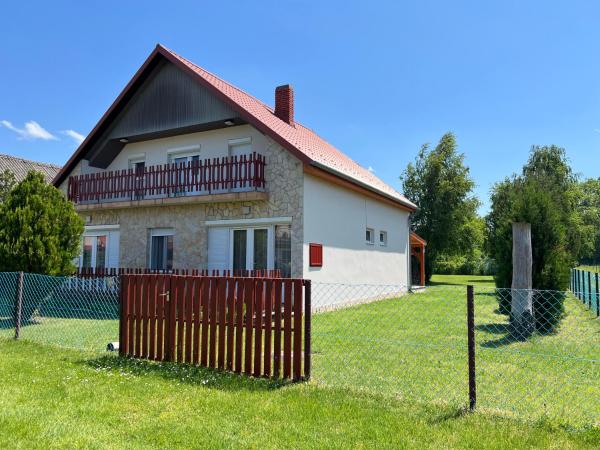 Lukács nyaralóház, Забронировать  Отели Шомодь с парковкой, Парковка