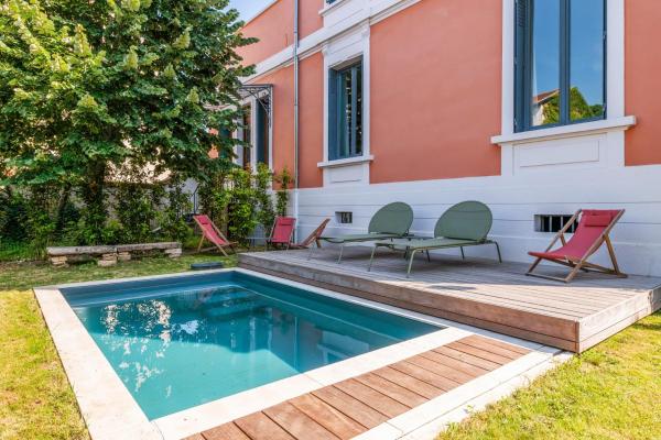 Villa Champagne - Welkeys, Забронировать  Отели Шампань-о-Мон-д'Ор с парковкой, Парковка
