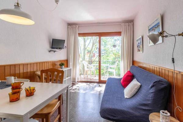 Polcent 1 Pequeño apartamento cercano a la playa, Забронировать  Жирона Gironès