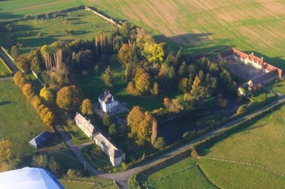 Gîtes du château de la Motte, Забронировать  Отели Joué-du-Plain с парковкой, Парковка