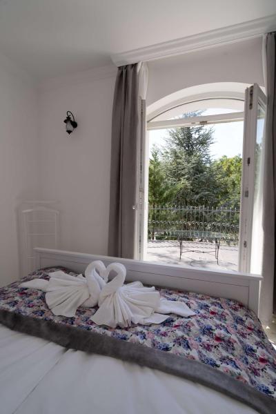 Villa Rose Garden, Забронировать  Отели Сабольч-Сатмар-Берега с парковкой, Парковка