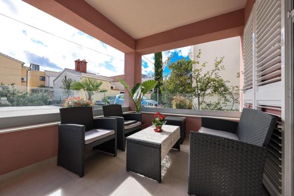 Apartment Puntamika Villa De Rosa - Ground floor, Забронировать Апартаменты/квартира Апартаменты Задар, рядом с Пляж Бамбу, Апартаменты/квартира